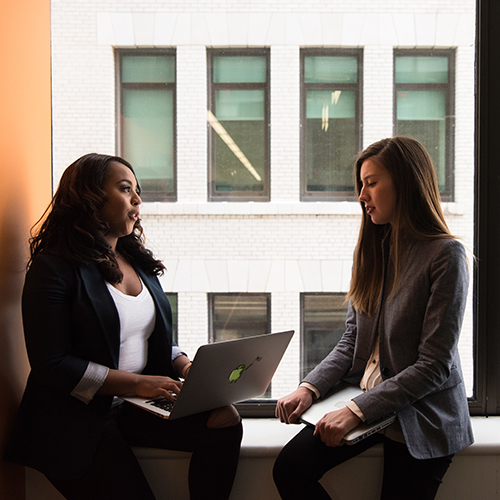 Adjointe administrative : le vrai bras droit ?